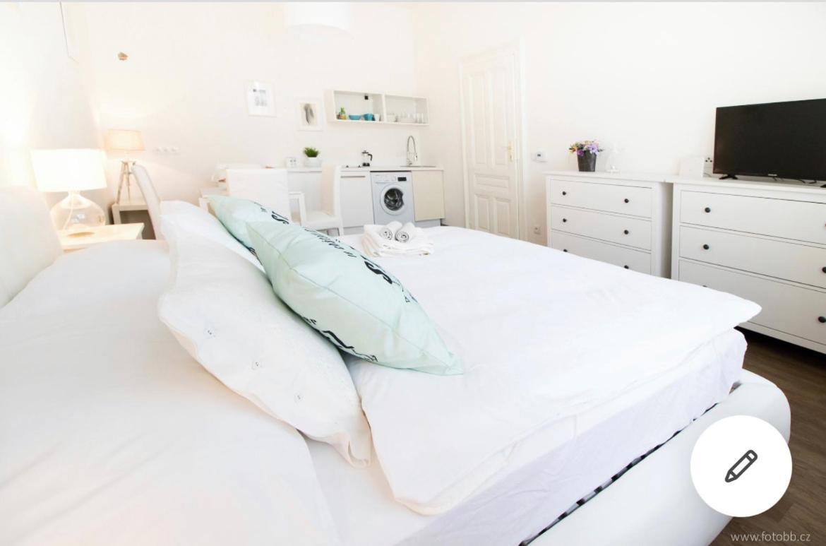 Romantic Apartment Petra - Free Parking Friday-Sunday Prag Exterior foto