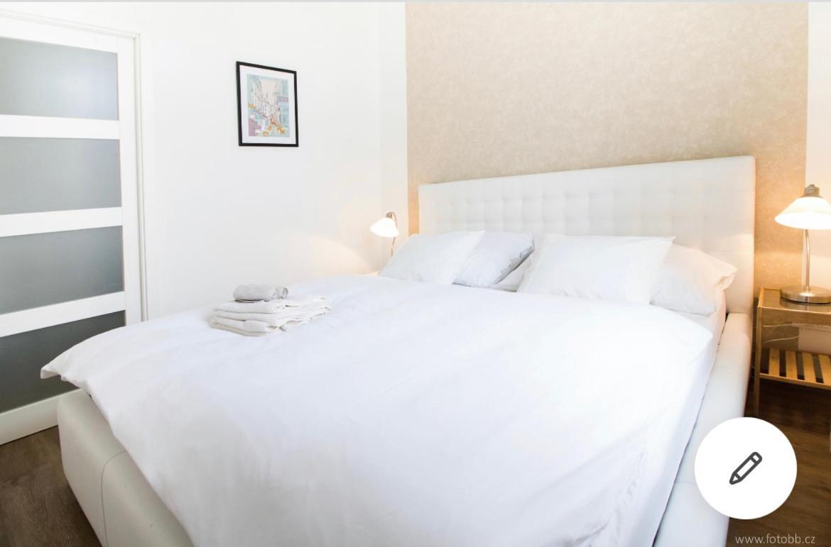 Romantic Apartment Petra - Free Parking Friday-Sunday Prag Exterior foto